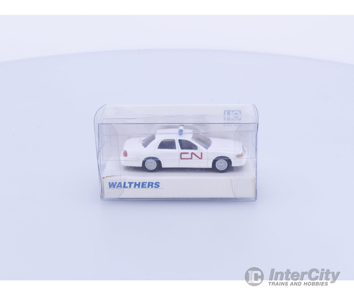 Walthers 933-1250 HO 1998 Ford Crown Victoria CN Cars & Trucks