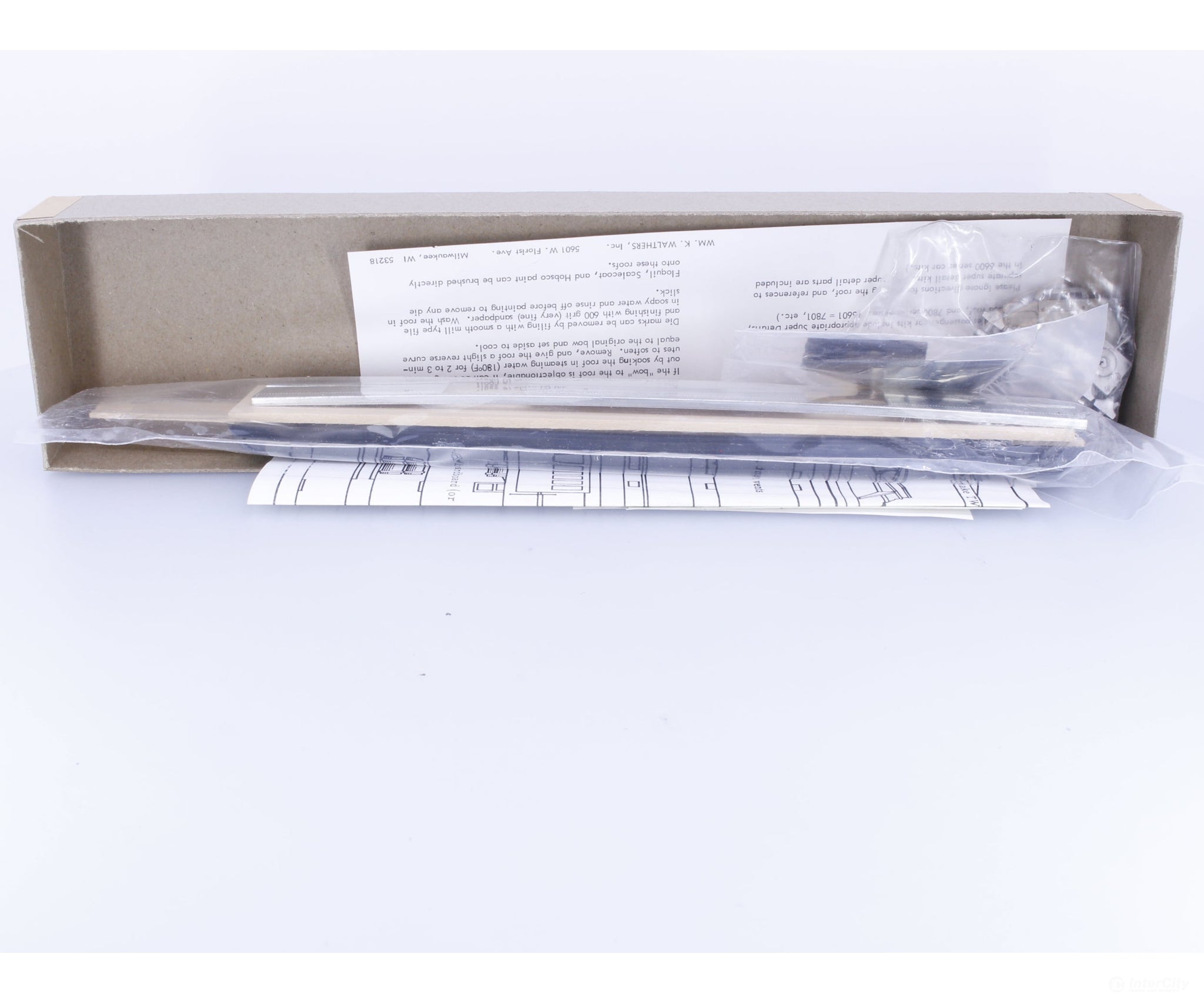 Walthers 933-6620 HO 70’ Baggage Car Kit Less Trucks Undecorated - Passenger Cars