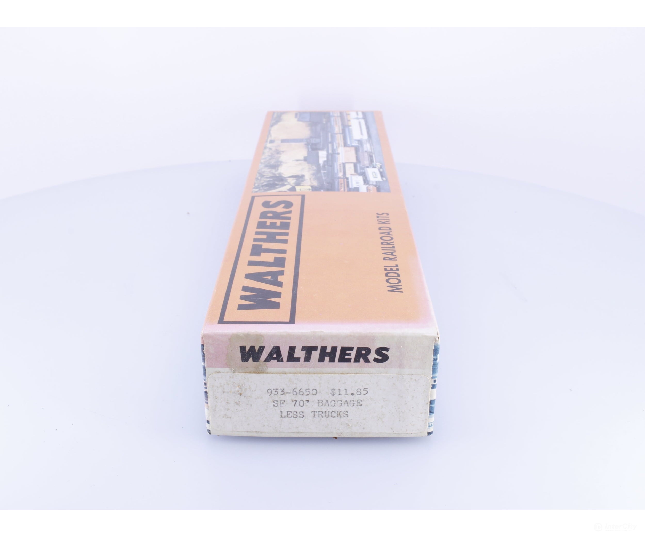 Walthers 933-6650 HO 70’ Baggage Car Kit Less Trucks Santa Fe (SF) - Passenger Cars