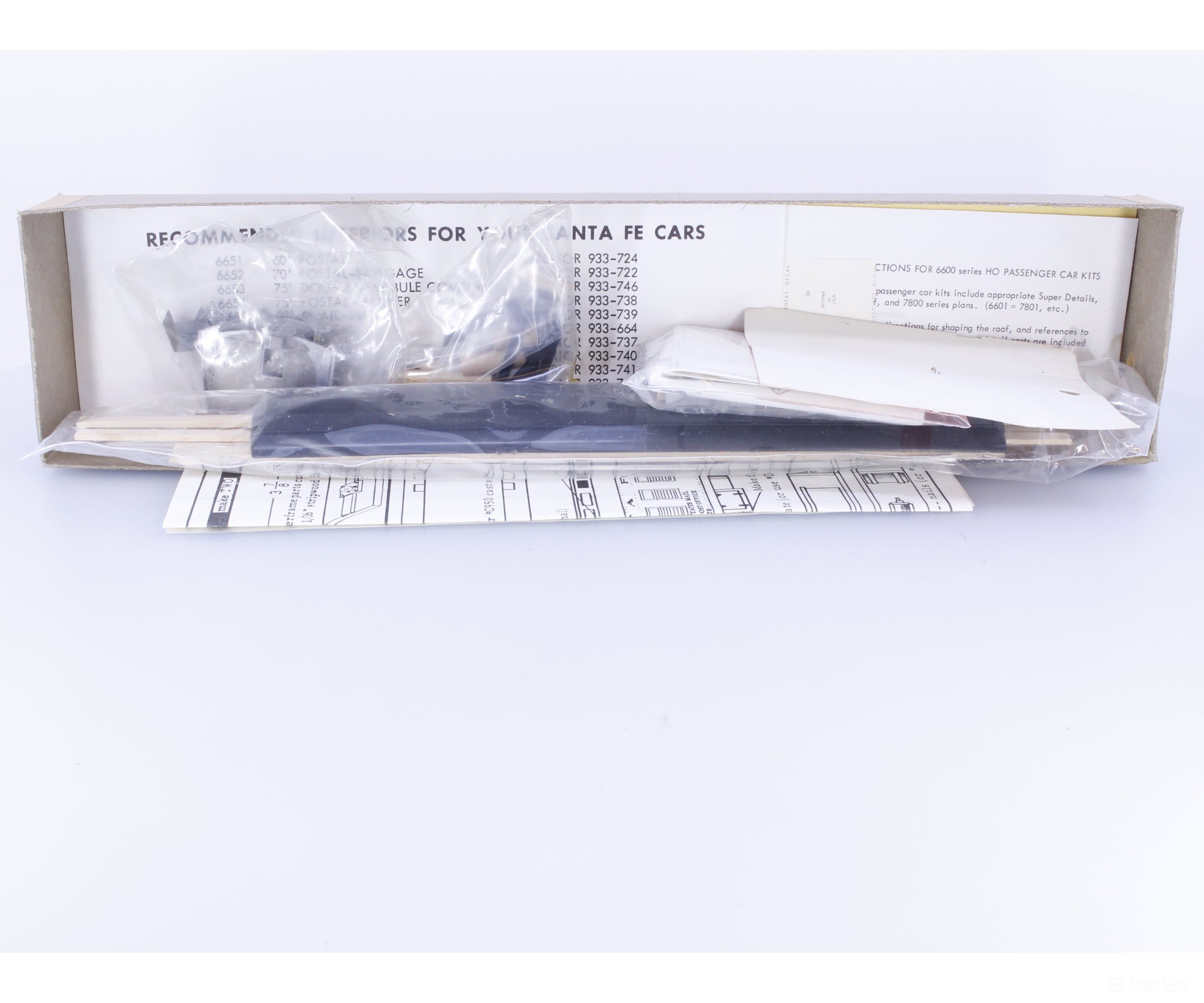 Walthers 933-6651 HO 60’ Postal Car Kit Less Trucks and Couplers Santa Fe (SF) - Passenger Cars