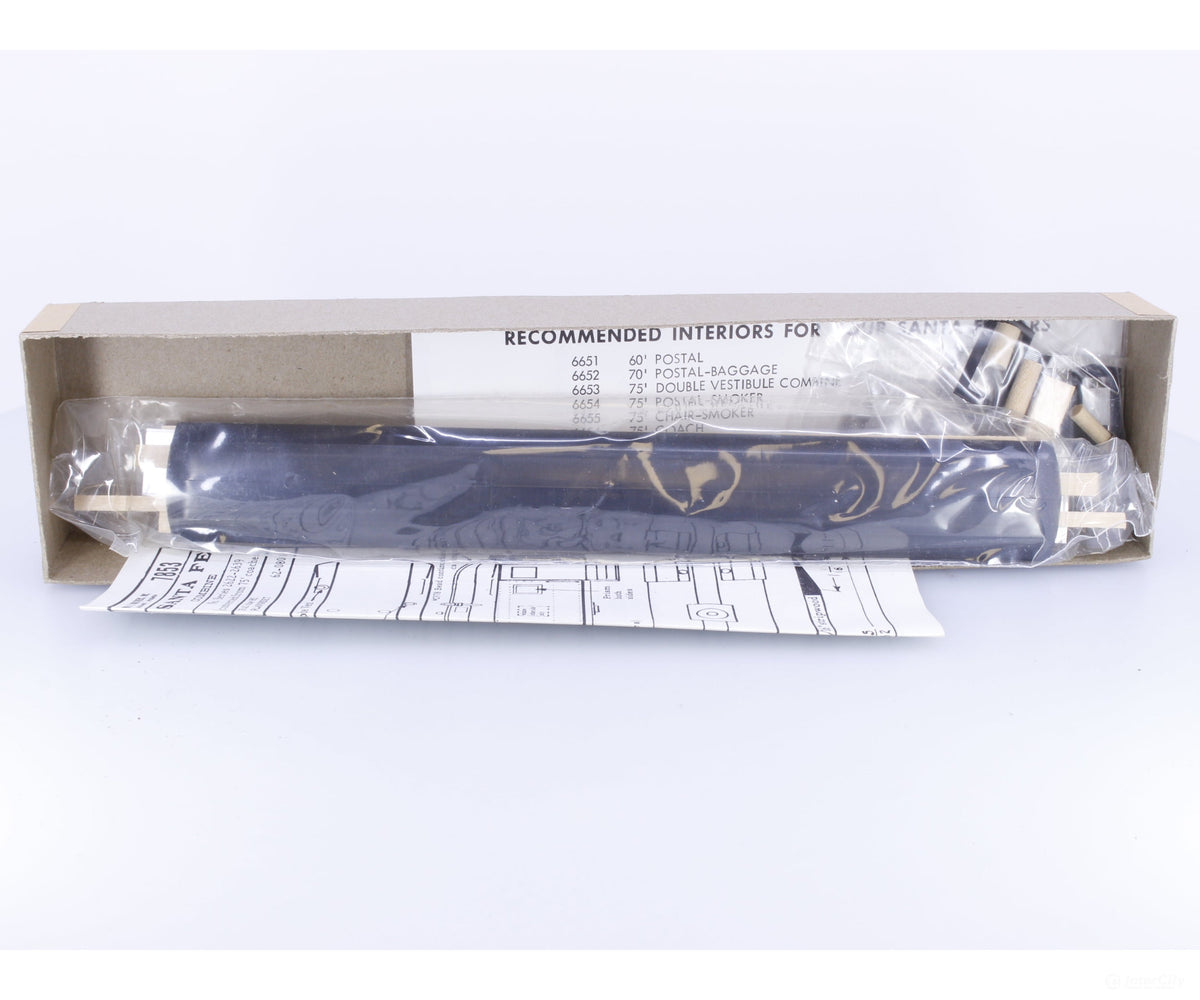 Walthers 933-6653 HO 75’ Double Vestibule Combine Coach Kit Santa Fe (SF) - Passenger Cars