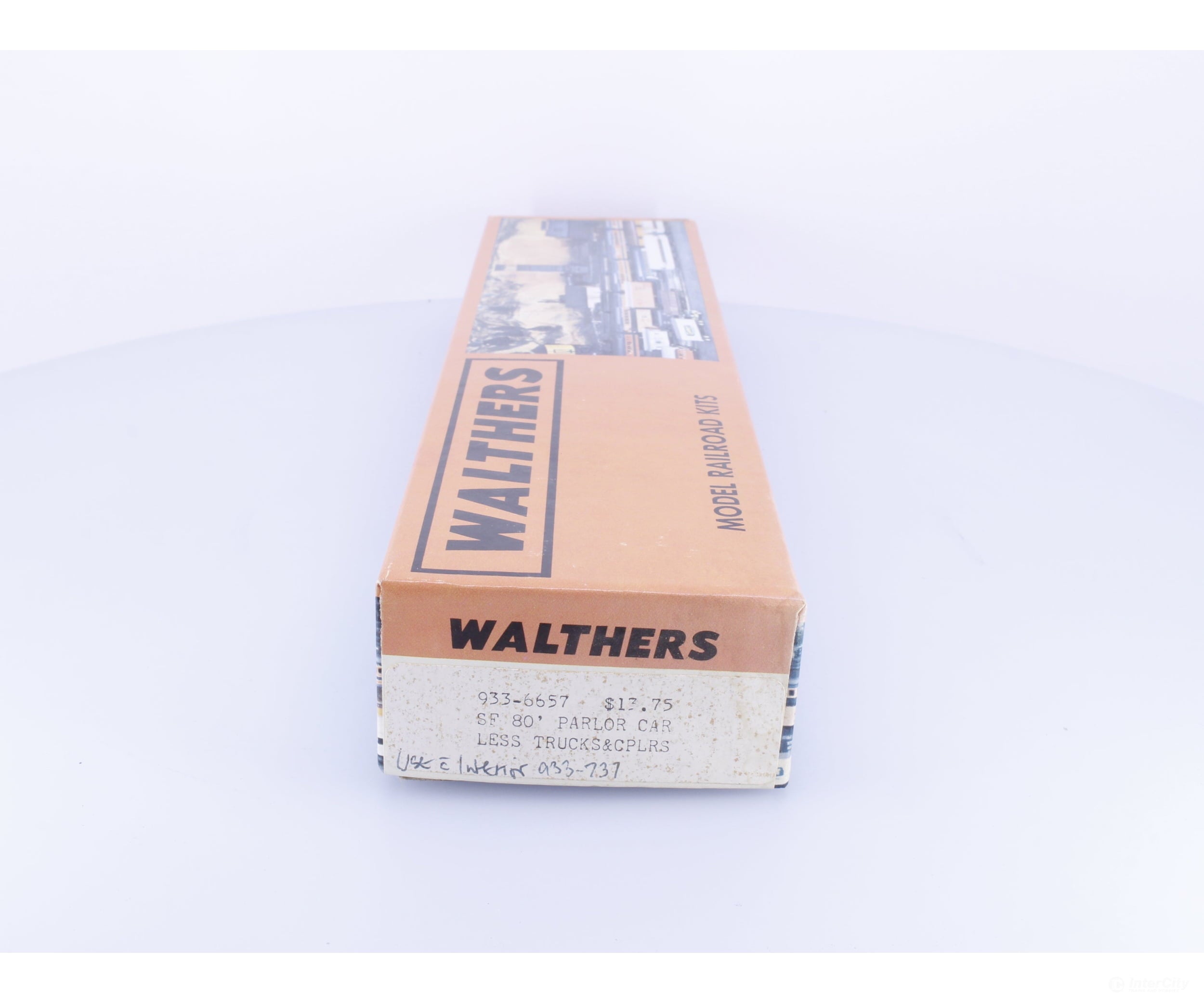 Walthers 933-6657 HO 80’ Parlor Car Kit Less Trucks and Couplers Santa Fe (SF) - Passenger Cars