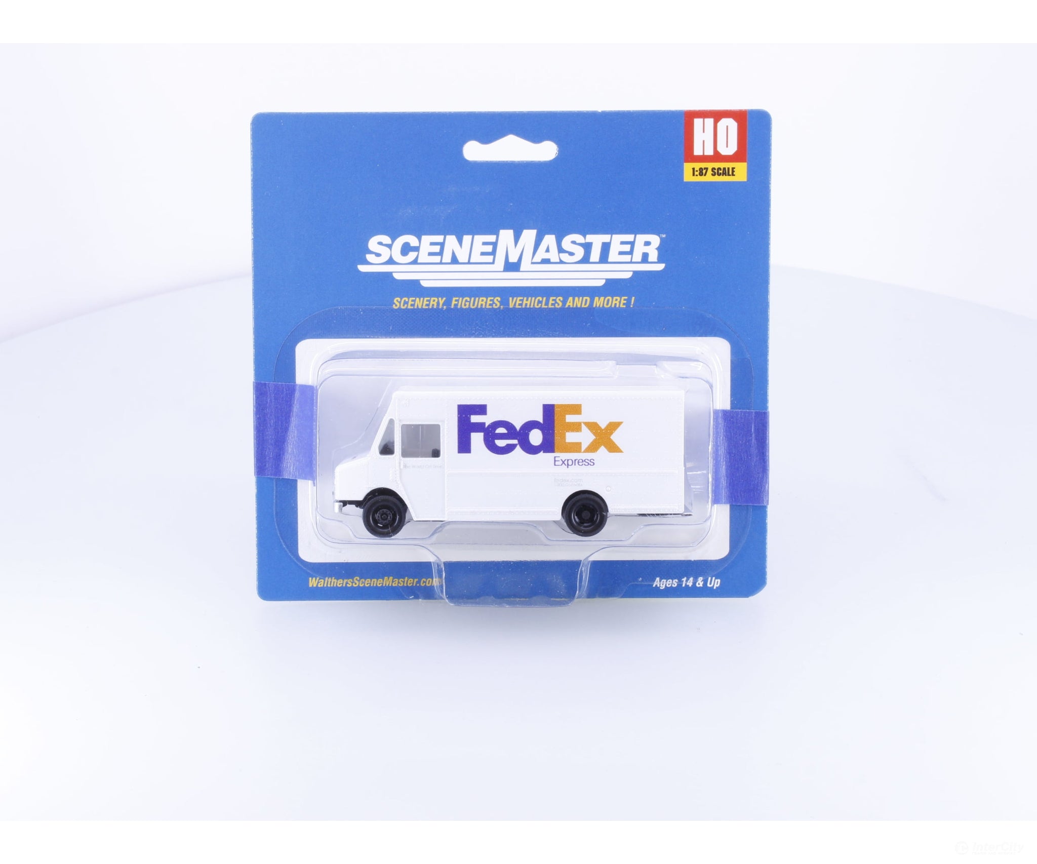Walthers 949-12103 HO FEDEX Delivery Van - Cars & Trucks