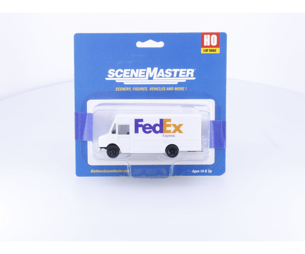 Walthers 949-12103 HO FEDEX Delivery Van - Cars & Trucks