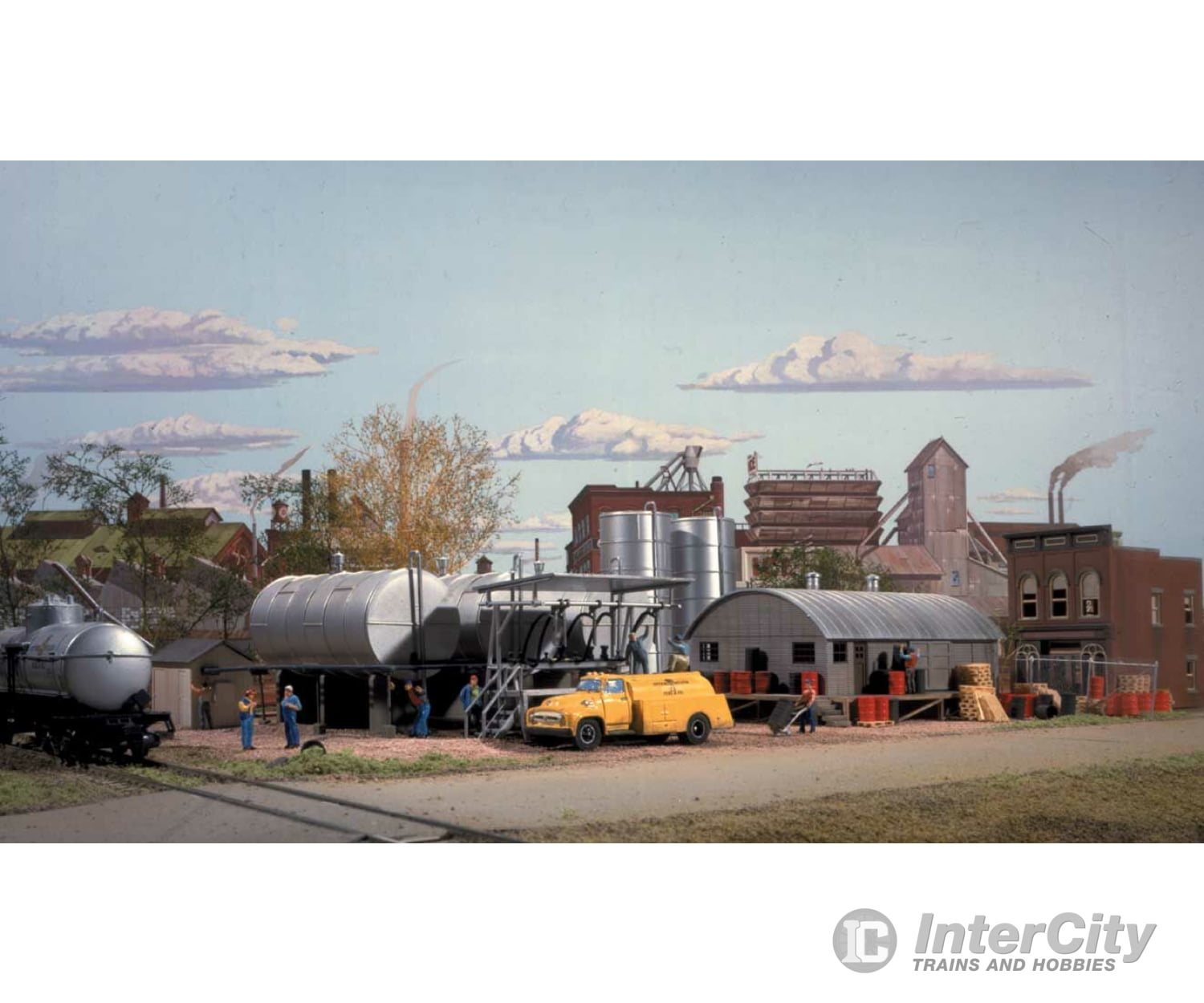 Walthers Cornerstone 3006 Interstate Fuel & Oil -- Kit Structures