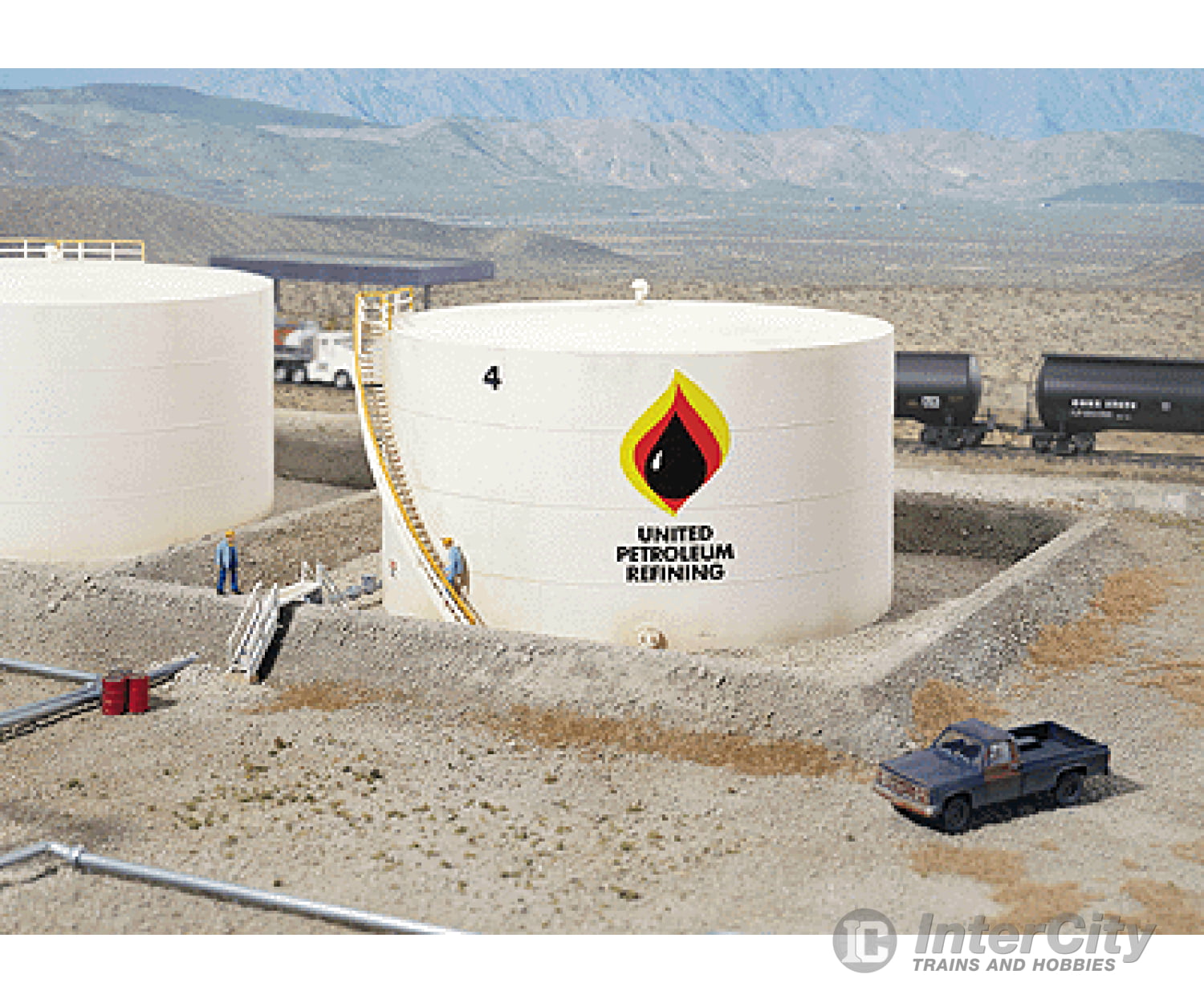 Walthers Cornerstone 3167 Wide Oil Storage Tank W/Berm -- Kit - Tank: 7-1/2’ Diameter X 4’ Tall