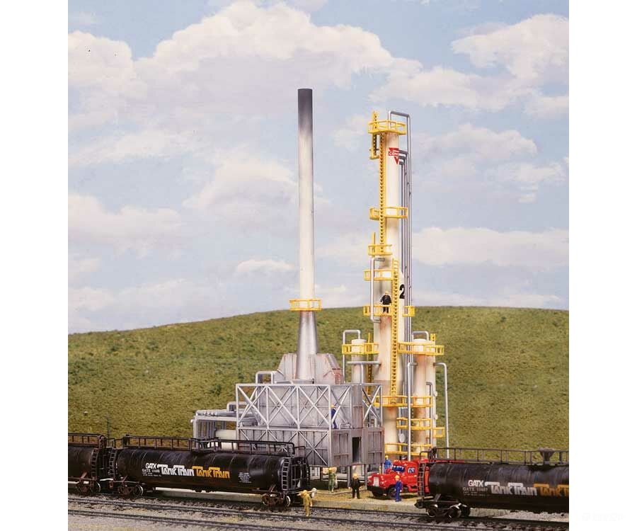 Walthers Cornerstone 3219 North Island Oil Refinery -- Kit - 8-1/16 X 5’ 20.5 12.7Cm Structures