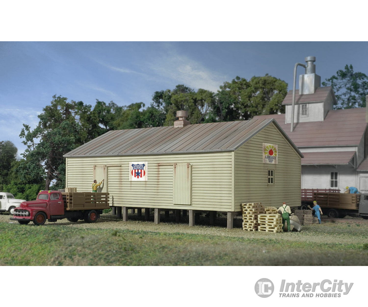 Walthers Cornerstone 3230 Co-Operative Storage Shed On Pilings -- Kit - 4-1/4 X 2-3/4 2-1/4’ 10.6