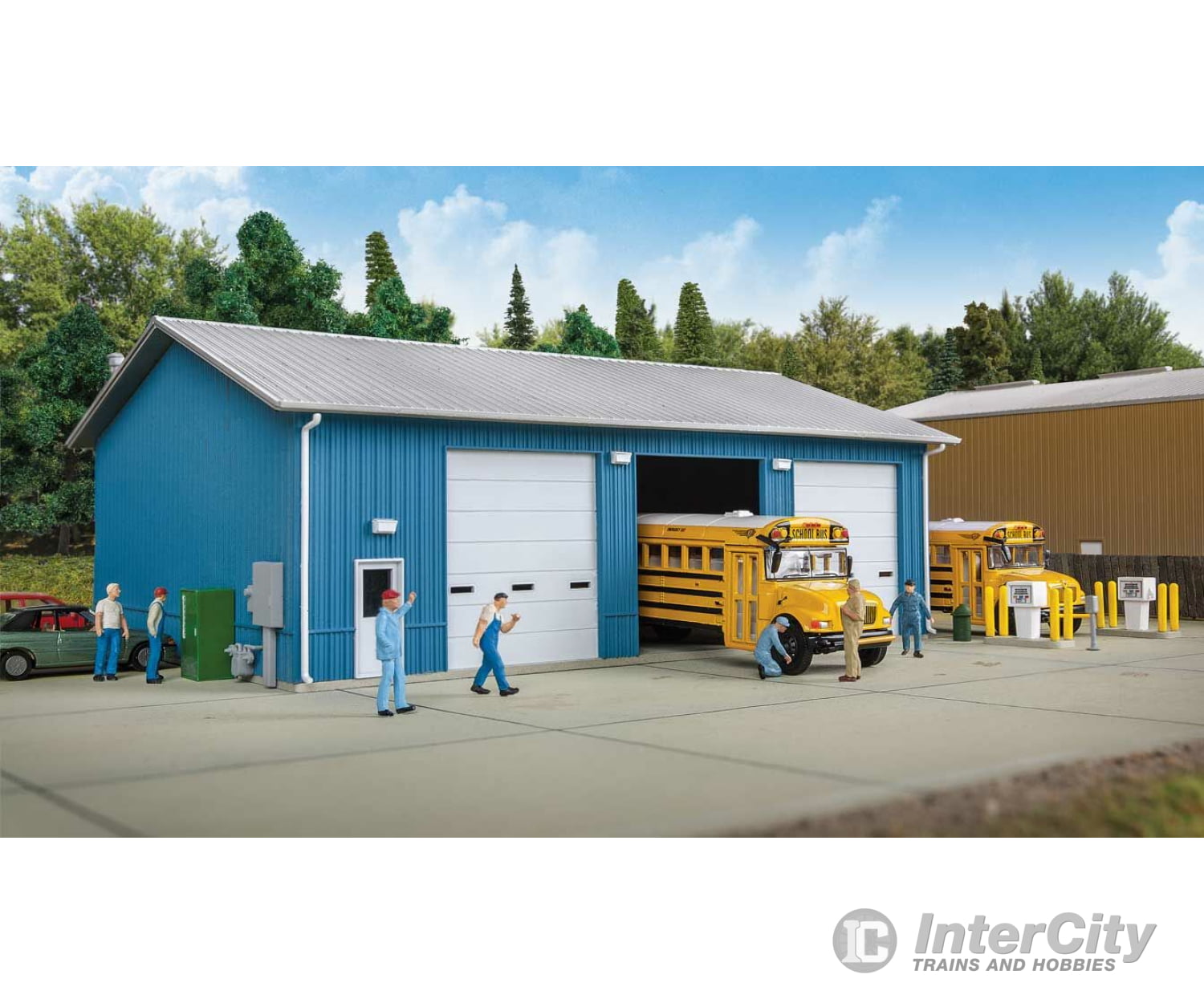 Walthers Cornerstone 3360 Bus Maintenance Garage -- Kit - 6-9/64 X 8 3-5/16 15.6 20.5 8.4Cm