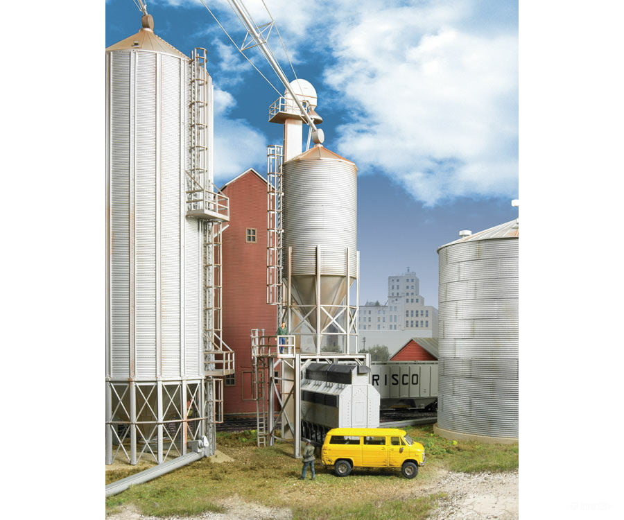 Walthers Cornerstone Ho 2935 Grain Surge Bin -- Kit - 1-1/2 X 9 3.8 22.7Cm Structures