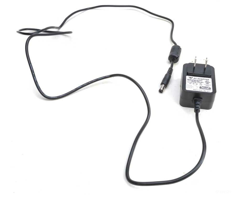 Walthers Electrical 110 Layout Control System -- 2-Amp 12-Volt Filtered Dc Power Supply Track