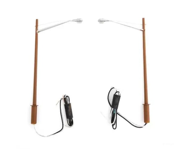Walthers Ho 949-4805 Led Streetlight 2-Pack - Modern Long Arm Style W/Wood Pole Lights & Electronics