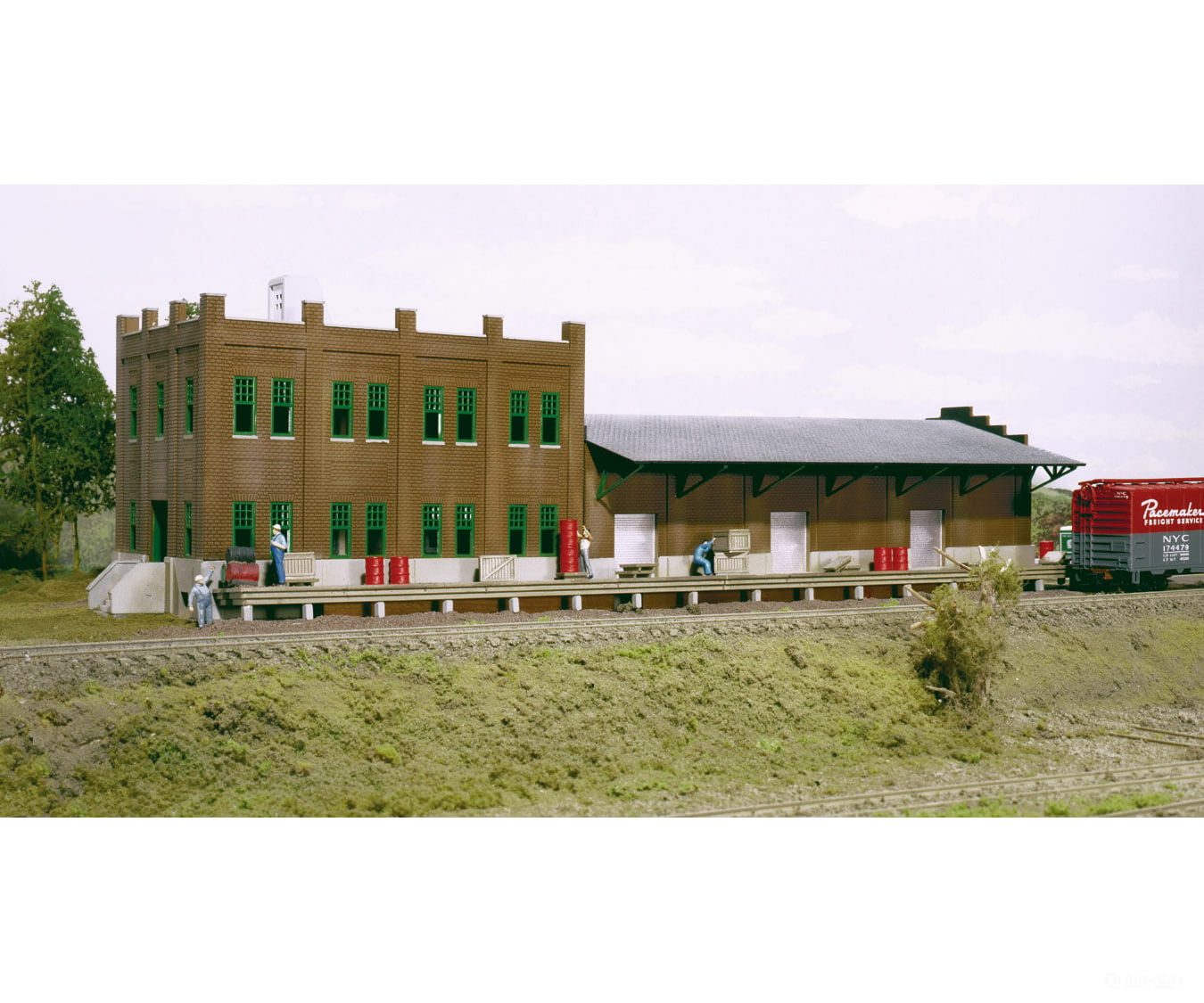 Walthers Cornerstone 3009 Water Street Freight Terminal -- Kit - 20-1/2 X 6-1/4’ 52 15.8Cm