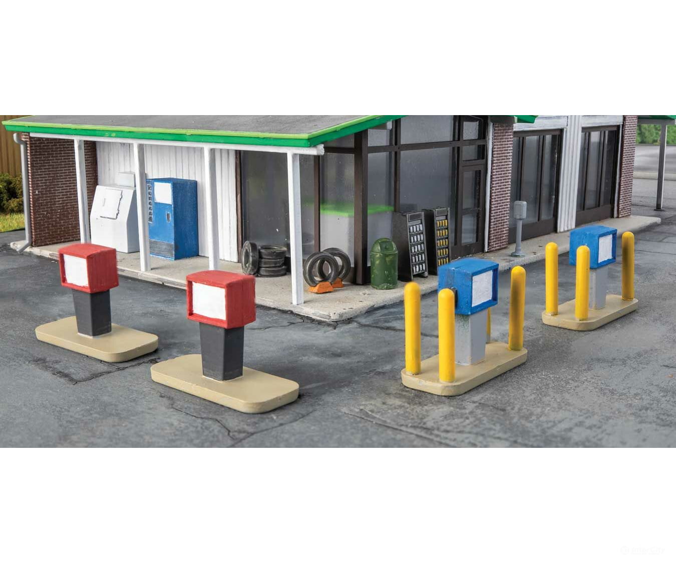 Walthers Cornerstone 3545 Gas Station Details -- Kit Scenery