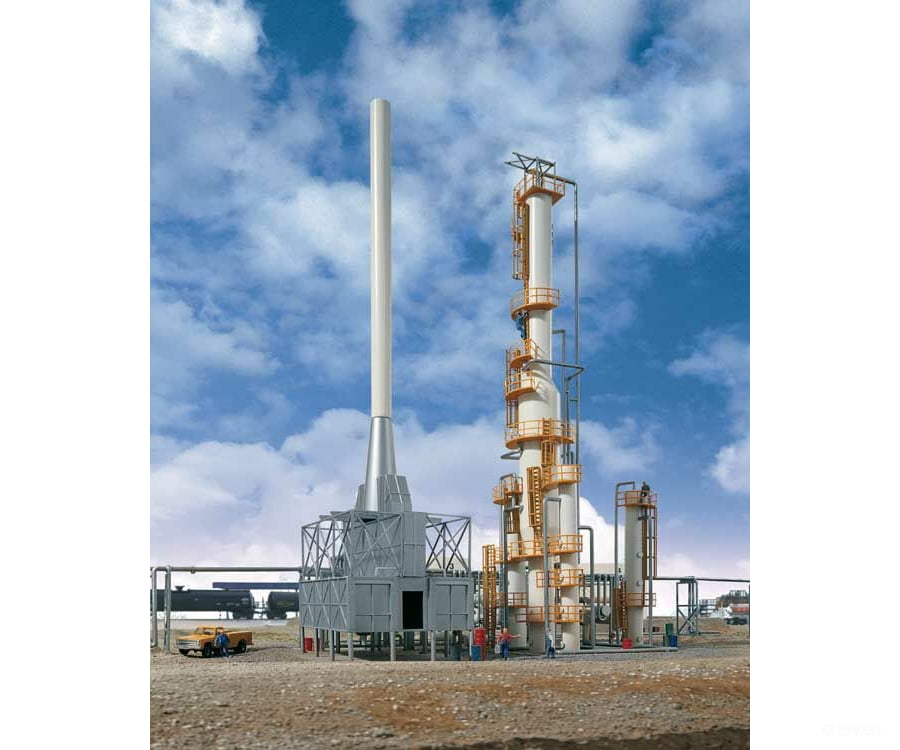 Walthers Cornerstone 3705 United Petroleum Refining -- Kit - 13-1/2 X 8-1/4 15’ 34.3 21 38.1Cm