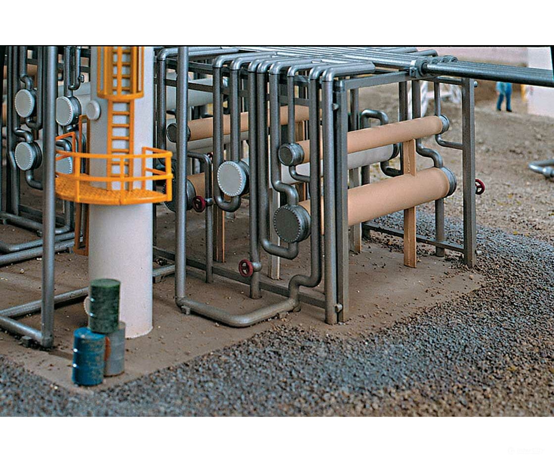 Walthers Cornerstone 3705 United Petroleum Refining -- Kit - 13-1/2 X 8-1/4 15’ 34.3 21 38.1Cm