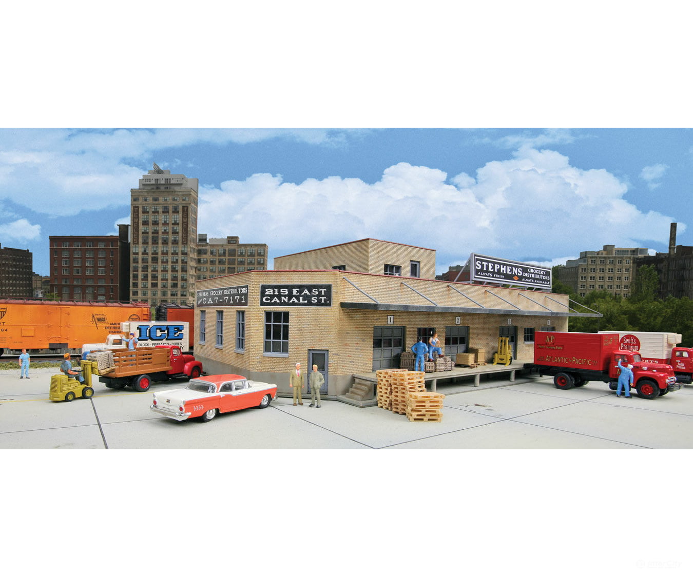 Walthers Cornerstone 3760 Grocery Distributor -- Kit - 12-13/16 X 9’ 32 22.5Cm Structures