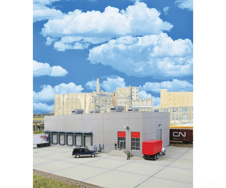 Walthers Cornerstone 4067 Modern Concrete Warehouse -- Kit - 16-5/8 X 9-1/8 5-11/16’ 42.2 23.1