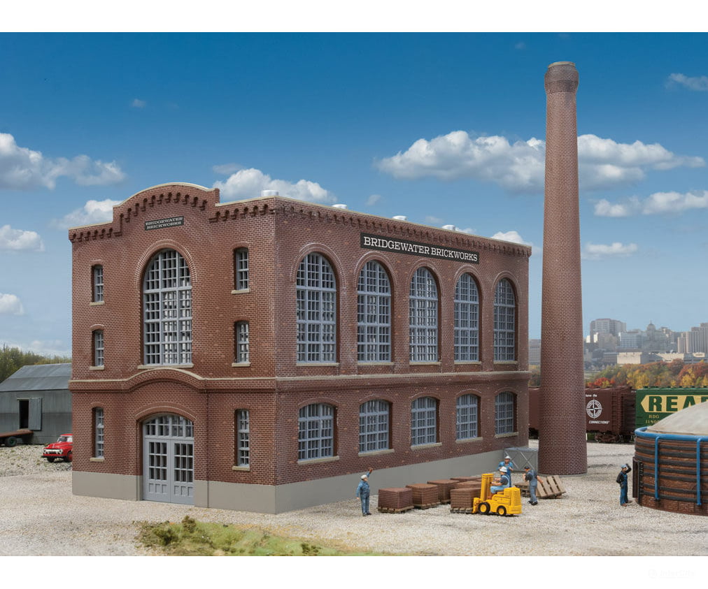 Walthers Cornerstone 4102 Brickworks -- Kit - 12-3/4 X 6-1/2 7’ 31.8 16.2 17.5Cm Structures
