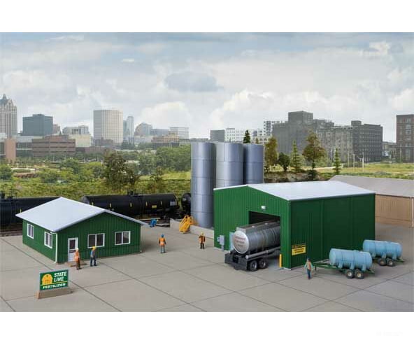 Walthers Cornerstone 4128 Fertilizer Distributor -- Kit Structures