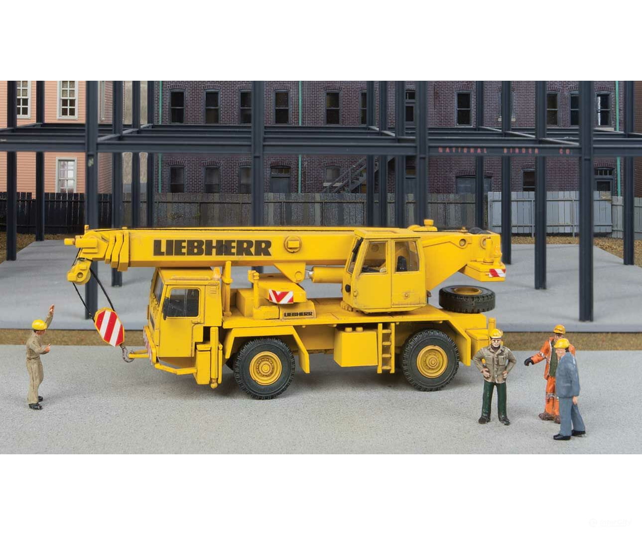 Walthers Scenemaster 11015 Two-Axle Truck Crane -- Kit Cars & Trucks