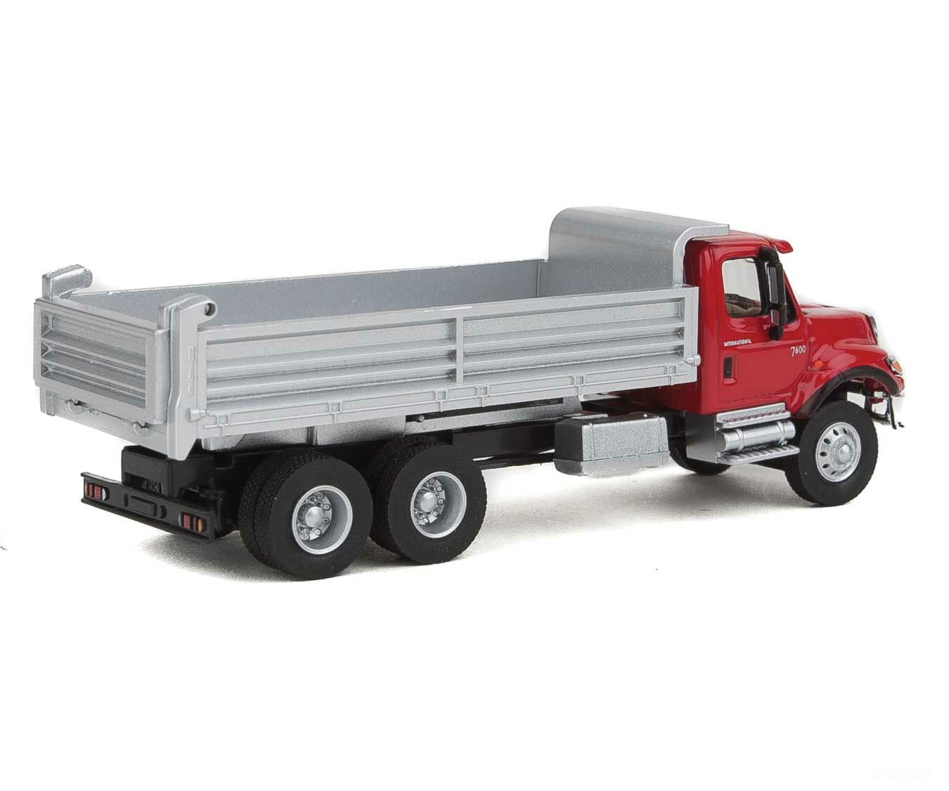 Walthers Scenemaster 11662 International(R) 7600 3-Axle Heavy-Duty Dump Truck - Assembled -- Red Cab