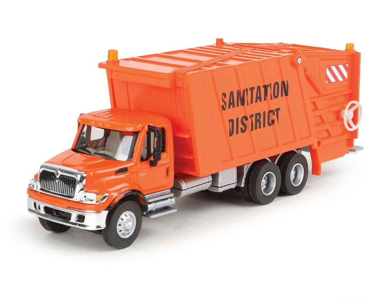 Walthers Scenemaster 11770 International(R) 7600 Garbage Truck - Assembled -- Sanitation District