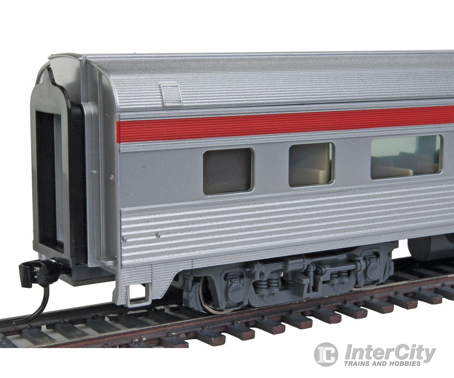 Walthers Mainline 30007 85 Budd Large-Window Coach - Ready To Run -- Southern Pacific (Silver Red)