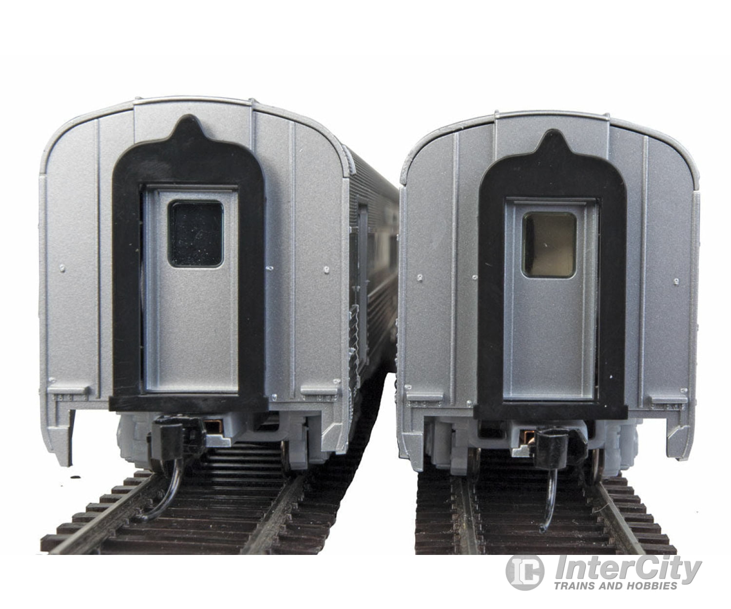 Walthers Mainline 30050 85 Budd Baggage-Lounge - Ready To Run -- Painted Unlettered (Silver)