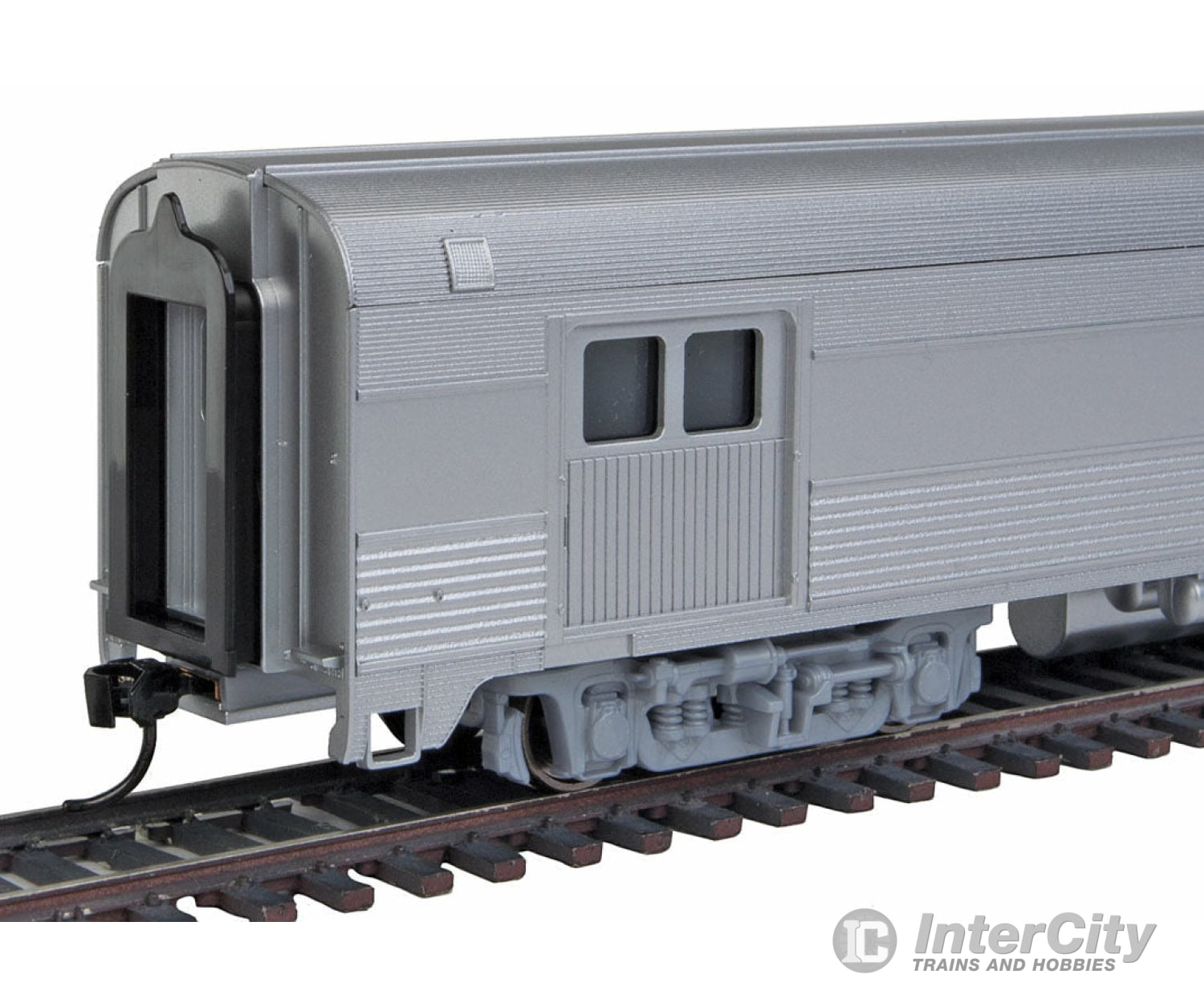 Walthers Mainline 30050 85 Budd Baggage-Lounge - Ready To Run -- Painted Unlettered (Silver)