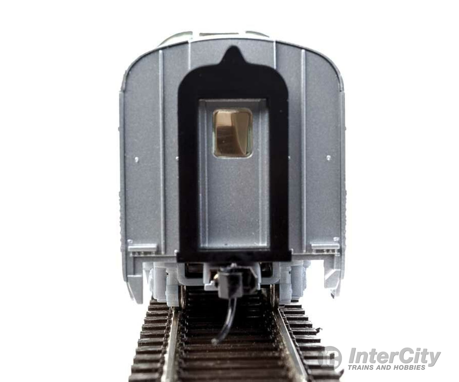 Walthers Mainline 30402 85 Budd Dome Coach - Ready To Run -- Santa Fe (Silver) Passenger Cars