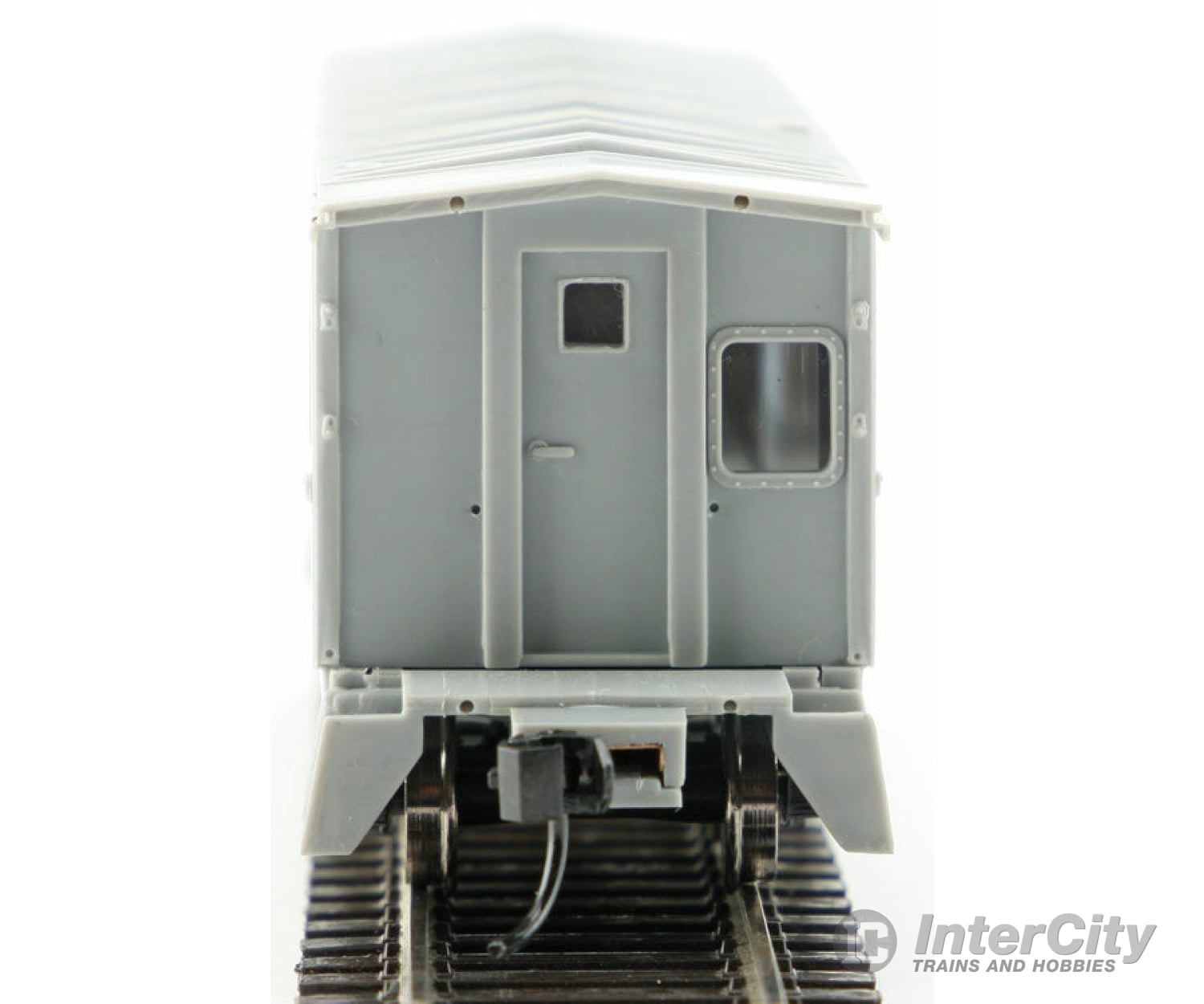 Walthers Mainline 8650 International Bay Window Caboose - Kit -- Undecorated Freight Cars