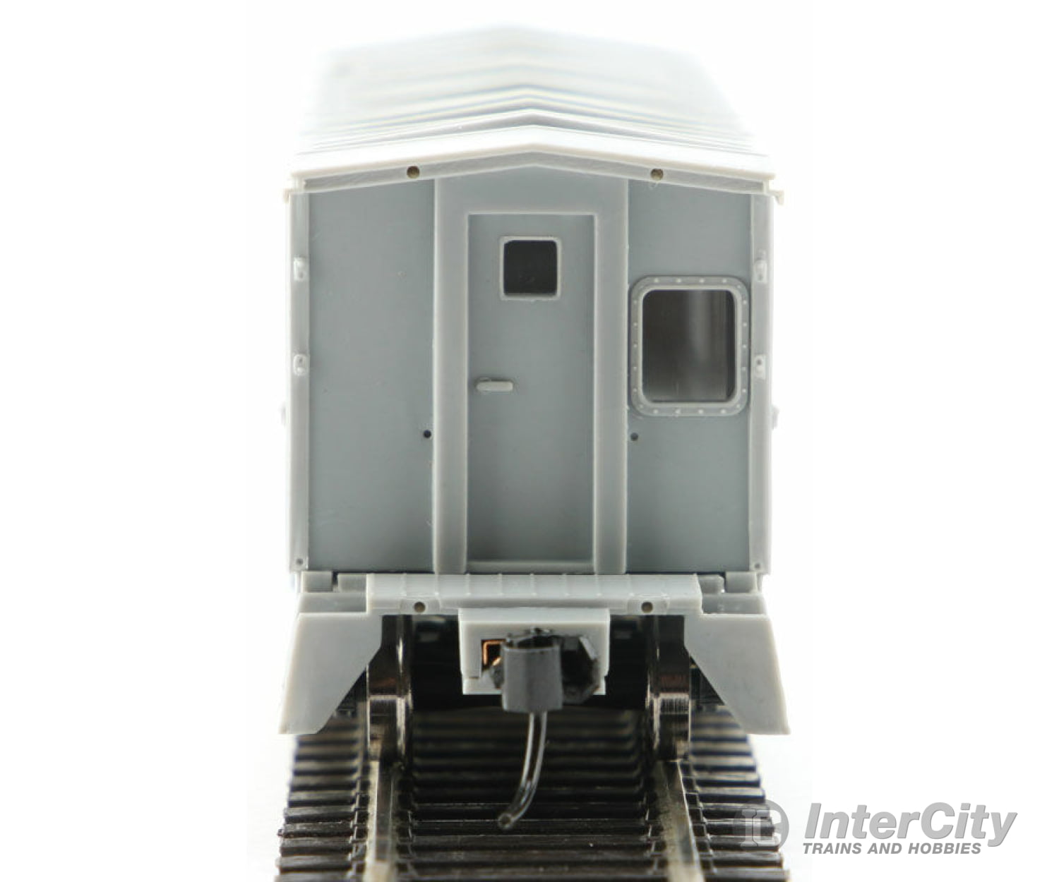 Walthers Mainline 8650 International Bay Window Caboose - Kit -- Undecorated Freight Cars