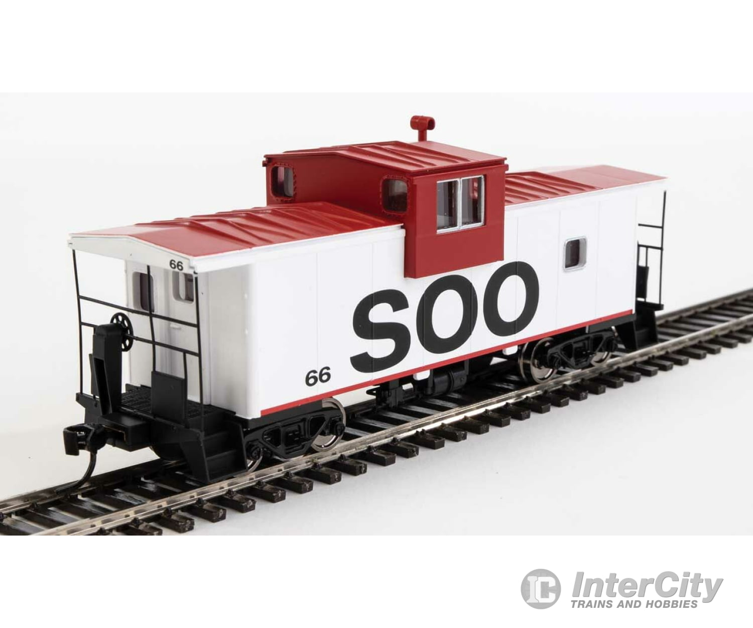 Walthers Mainline 8720 International Extended Wide-Vision Caboose - Ready To Run -- Soo Line #66