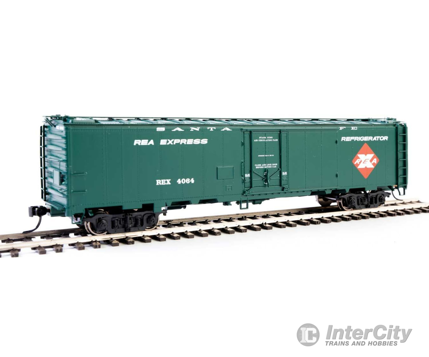 Walthers Proto 17328 50 Rea Riveted Steel Express Reefer -- Santa Fe #4064 Freight Cars