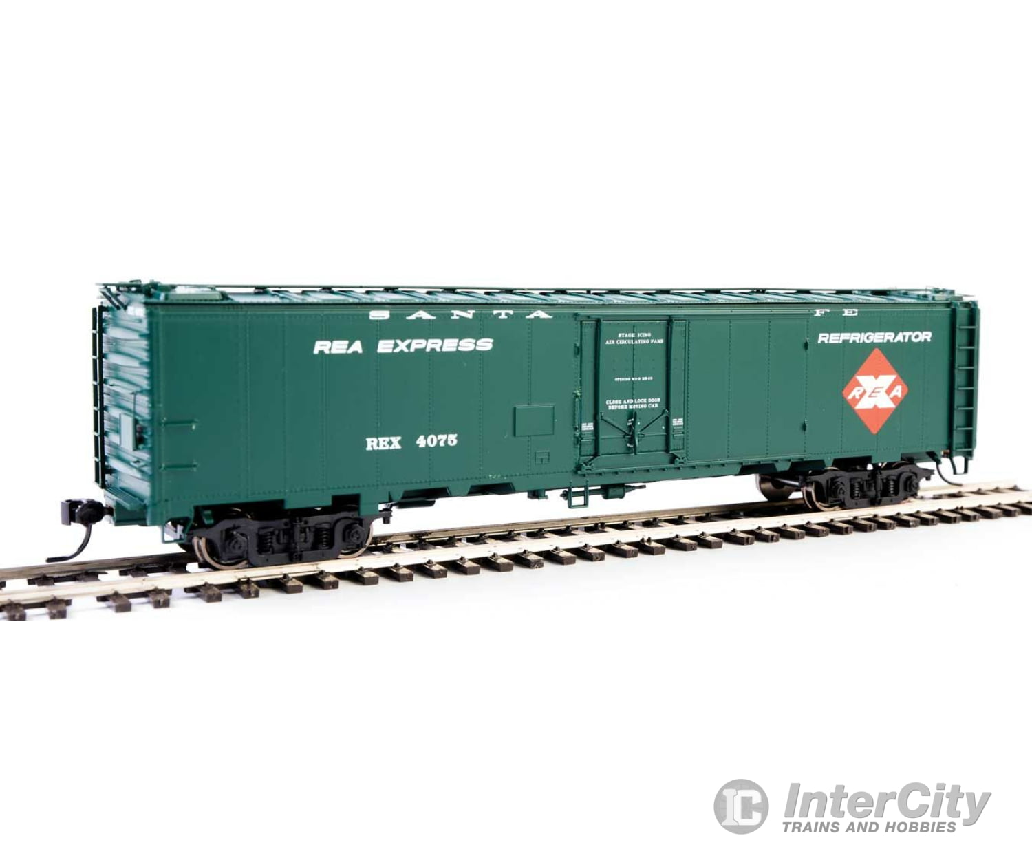 Walthers Proto 17329 50 Rea Riveted Steel Express Reefer -- Santa Fe #4075 Freight Cars