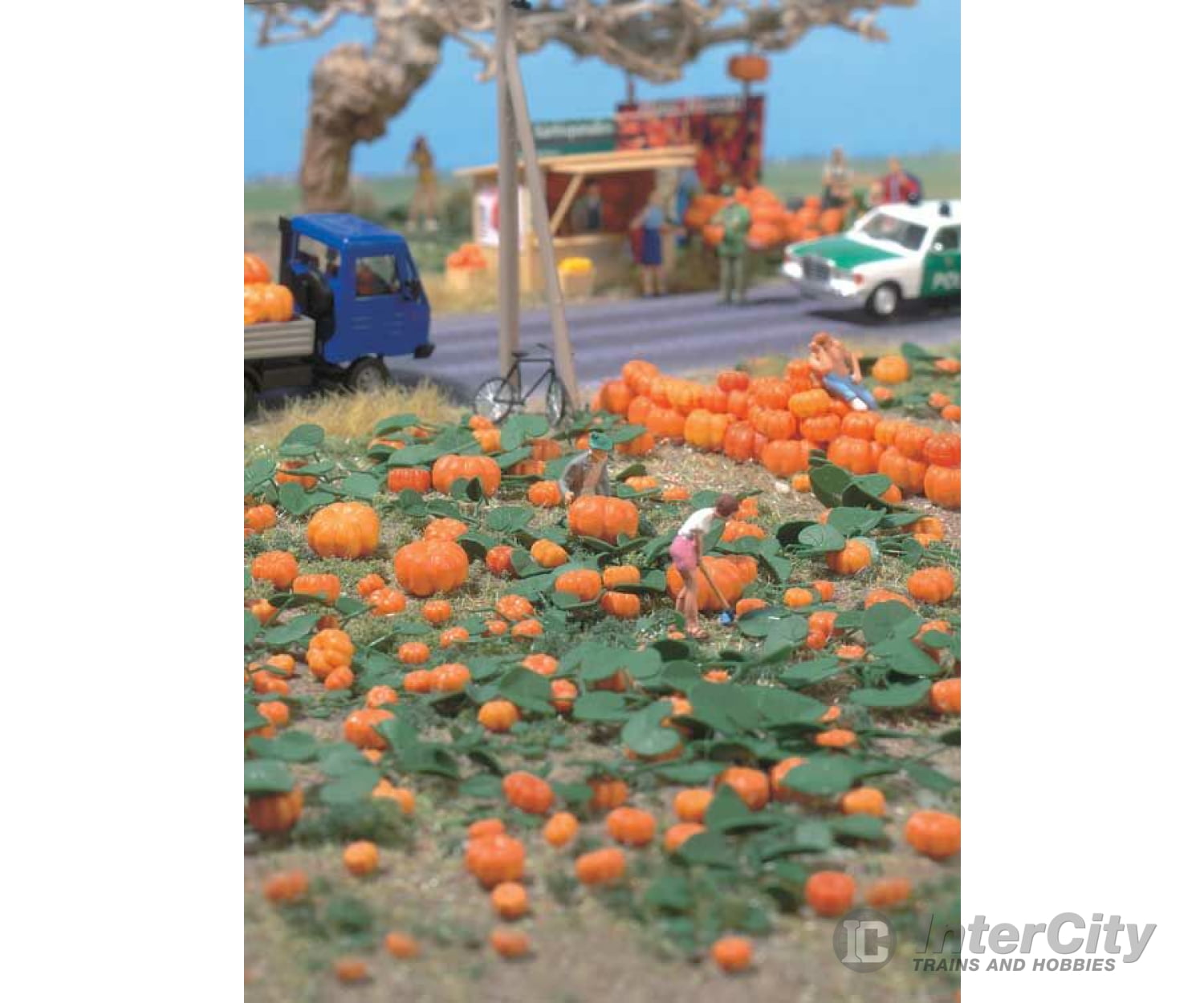 Walthers Scenemaster 1115 Pumpkin Patch -- Kit - 80 Pumpkins (Assorted Sizes) & Eight Vines Scenery