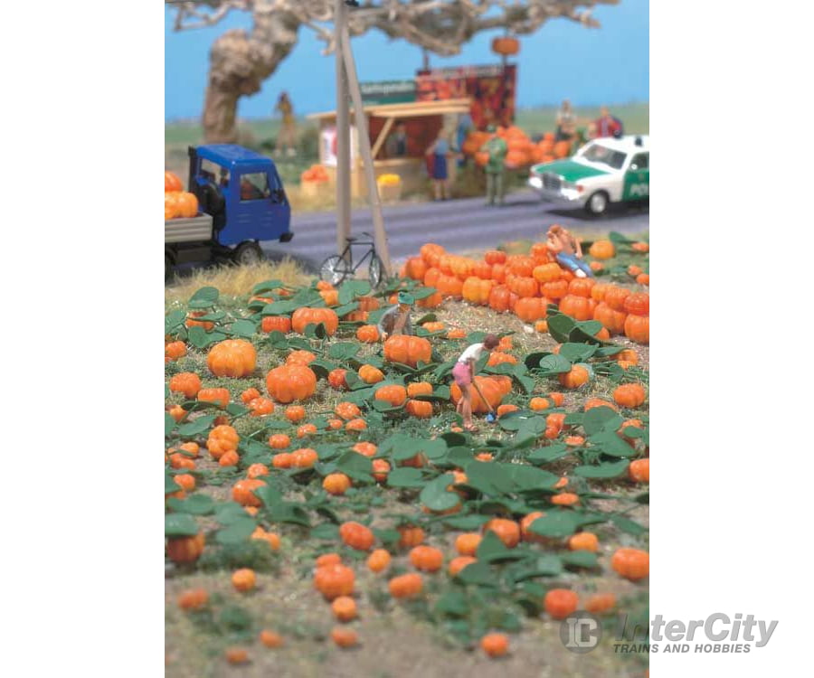 Walthers Scenemaster 1115 Pumpkin Patch -- Kit - 80 Pumpkins (Assorted Sizes) & Eight Vines Scenery