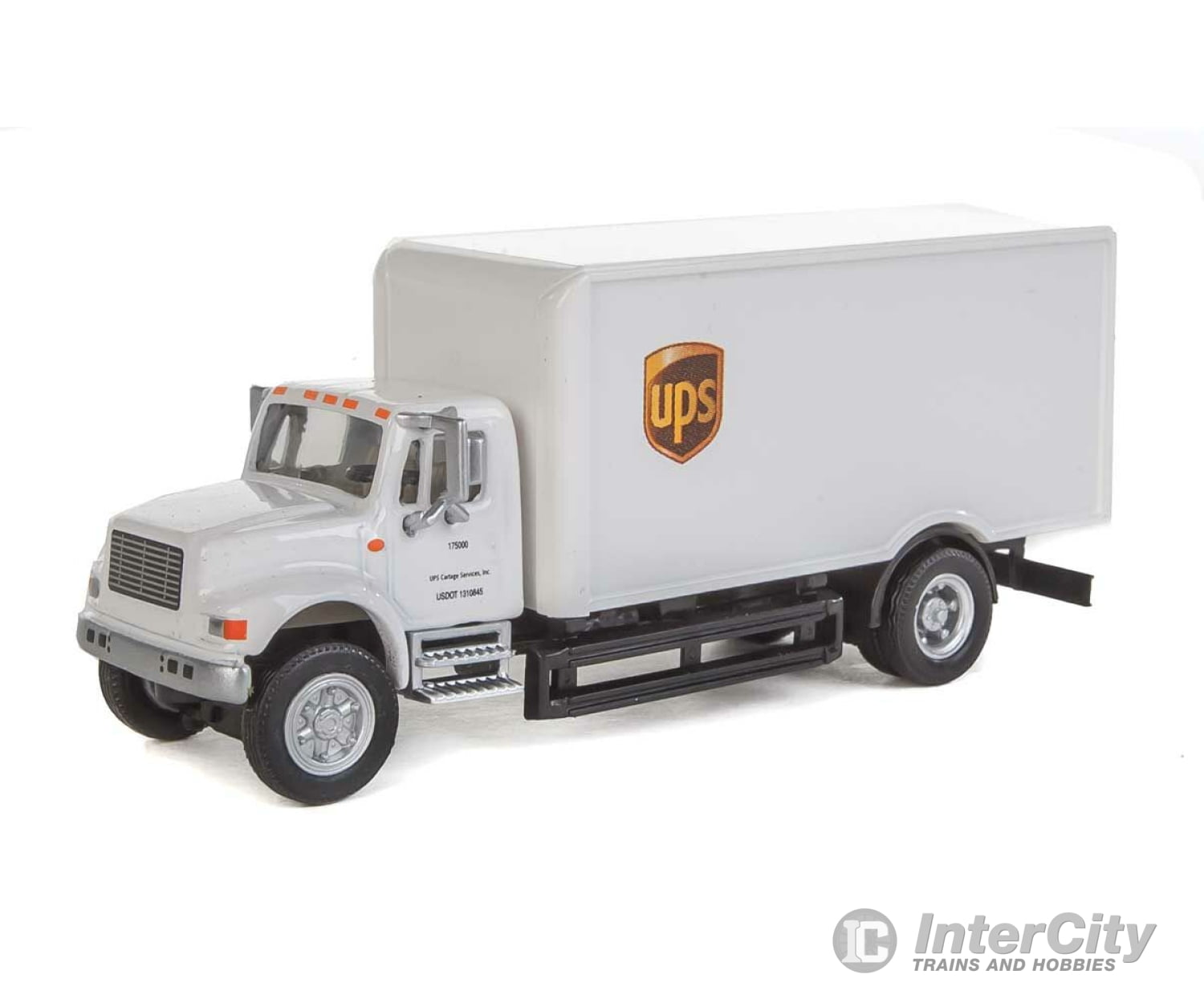 Walthers Scenemaster 11295 International(R) 4900 Single-Axle Box Van - Assembled -- Ups(R) Cartage