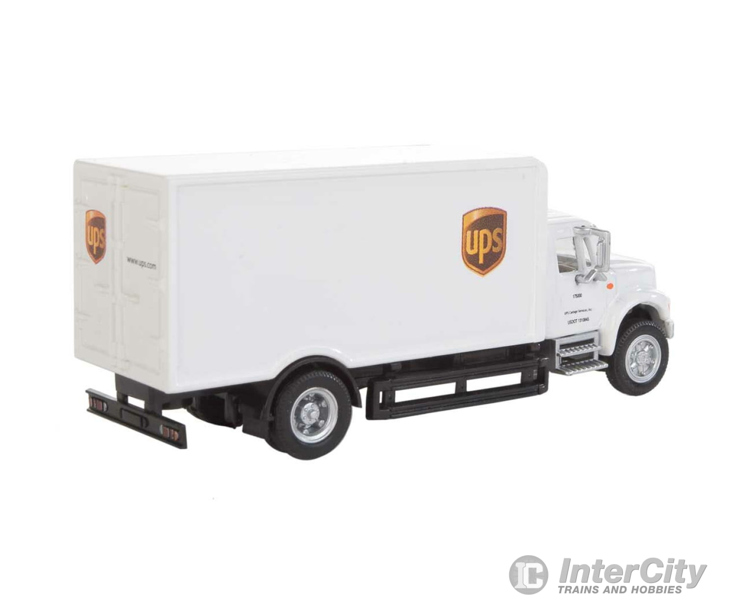 Walthers Scenemaster 11295 International(R) 4900 Single-Axle Box Van - Assembled -- Ups(R) Cartage