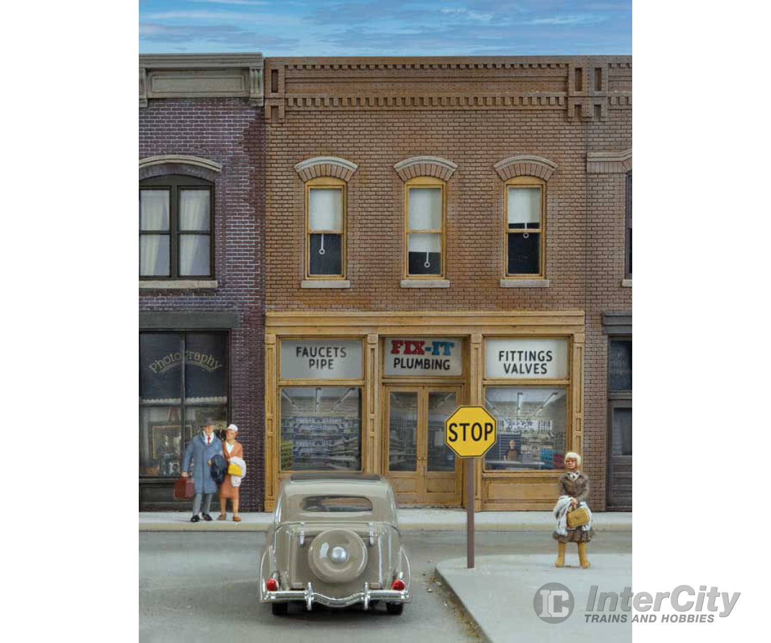 Walthers Scenemaster 4211 Stop Signs Pkg(10) -- 1924-1954 (Yellow Black) Scenery Details