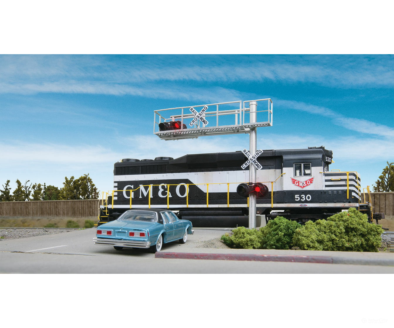 Walthers Scenemaster 4331 Modern Cantilever Grade Crossing Signal -- Single-Lane Signals & Catenary