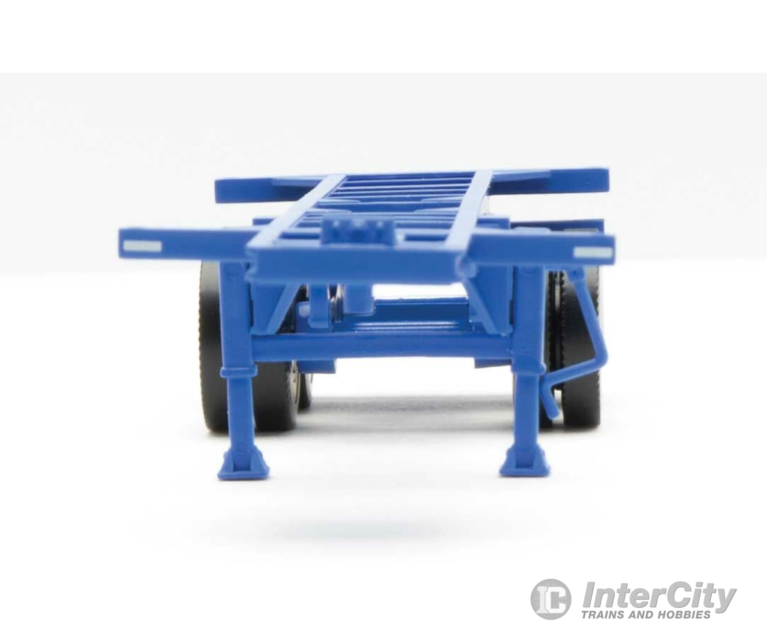 Walthers Scenemaster 4501 20’ Container Chassis (2-Pack) -- Blue Freight Loads & Containers