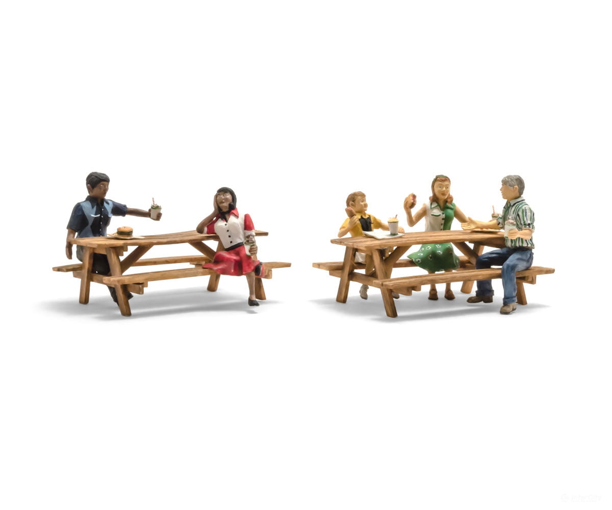 Woodland Scenics 2214 Outdoor Dining (N) Figures