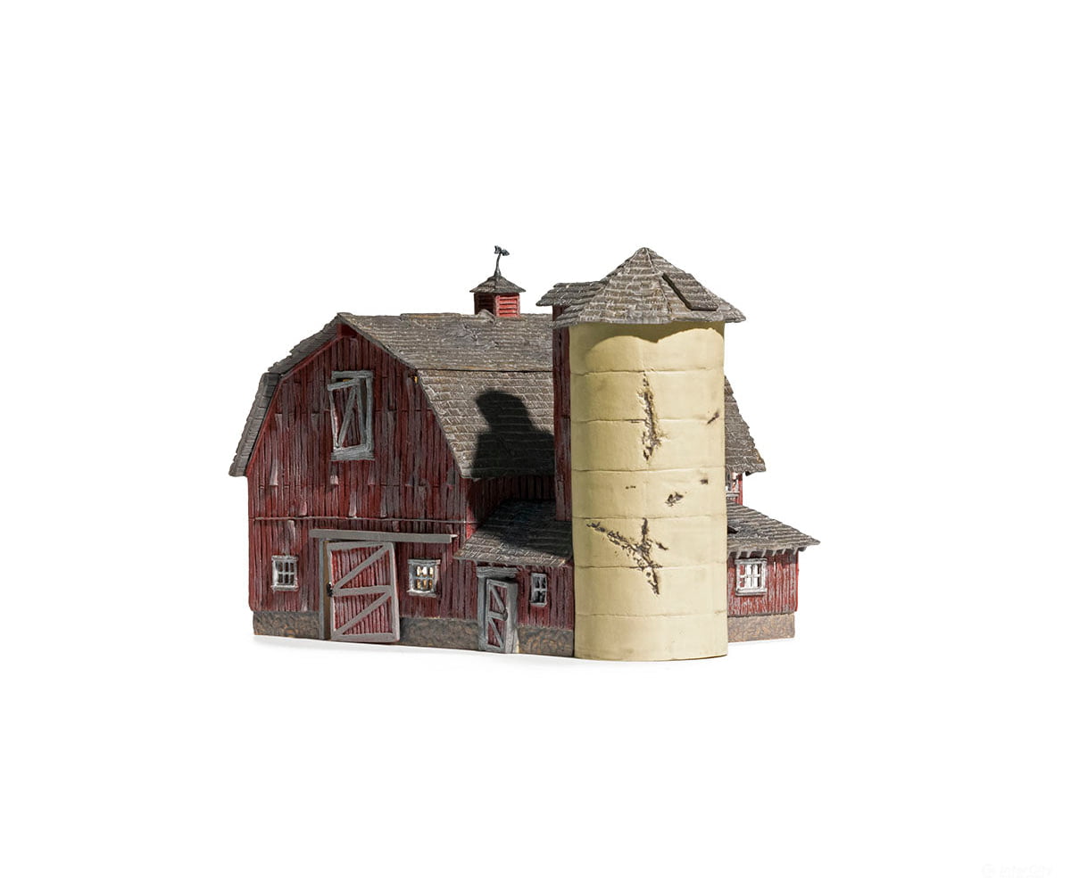 Woodland Scenics 4932 Old Weathered Barn (Lit) N Scale Structures