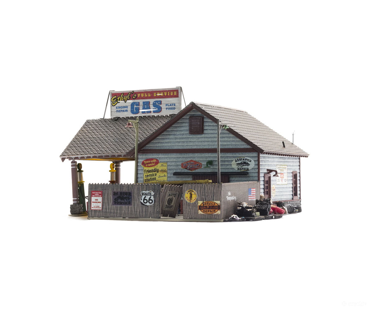 Woodland Scenics 4935 Ethyl’s Gas & Service (Lit) N Scale Structures