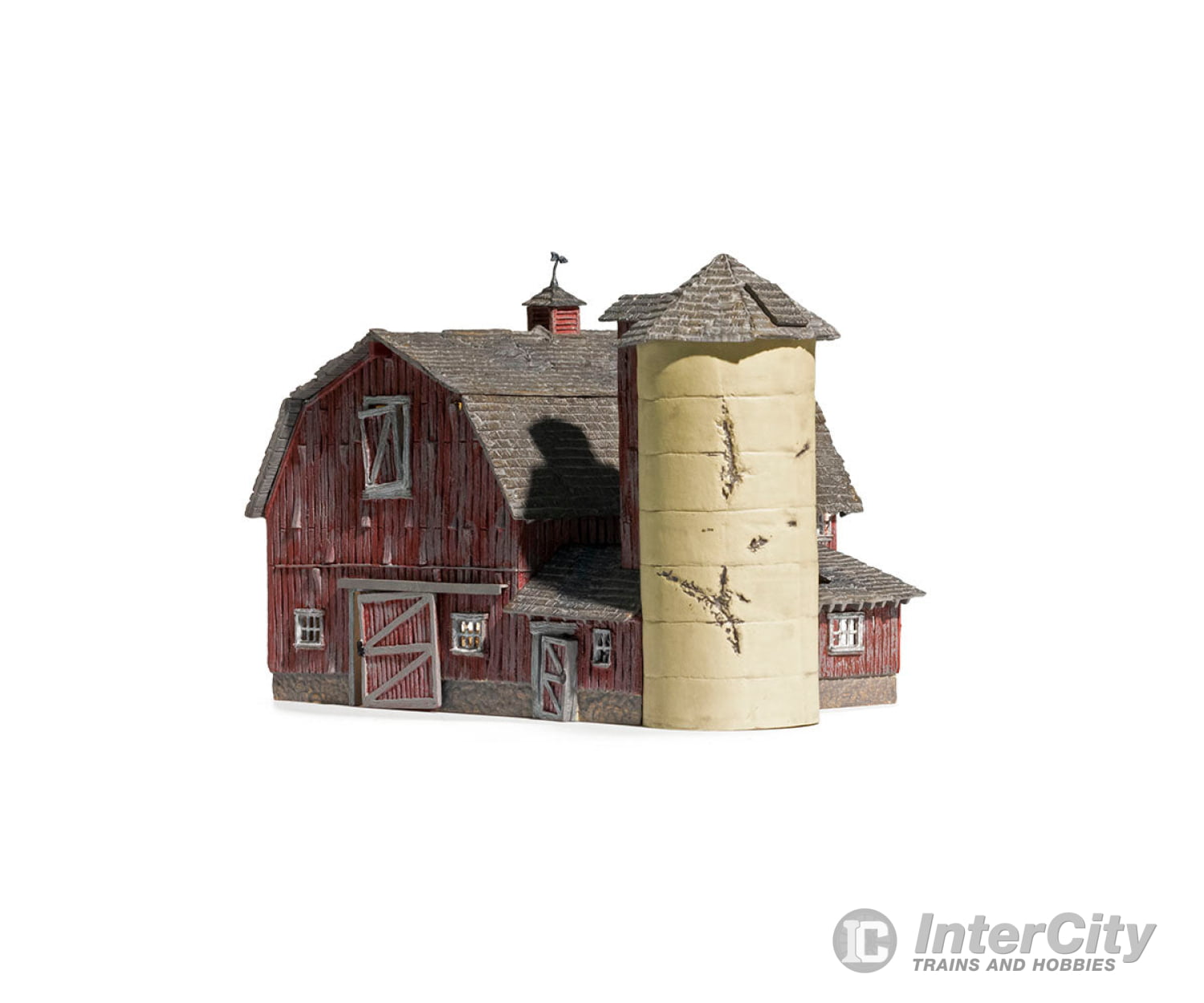 Woodland Scenics 5038 Old Weathered Barn (Lit) Ho Scale Structures