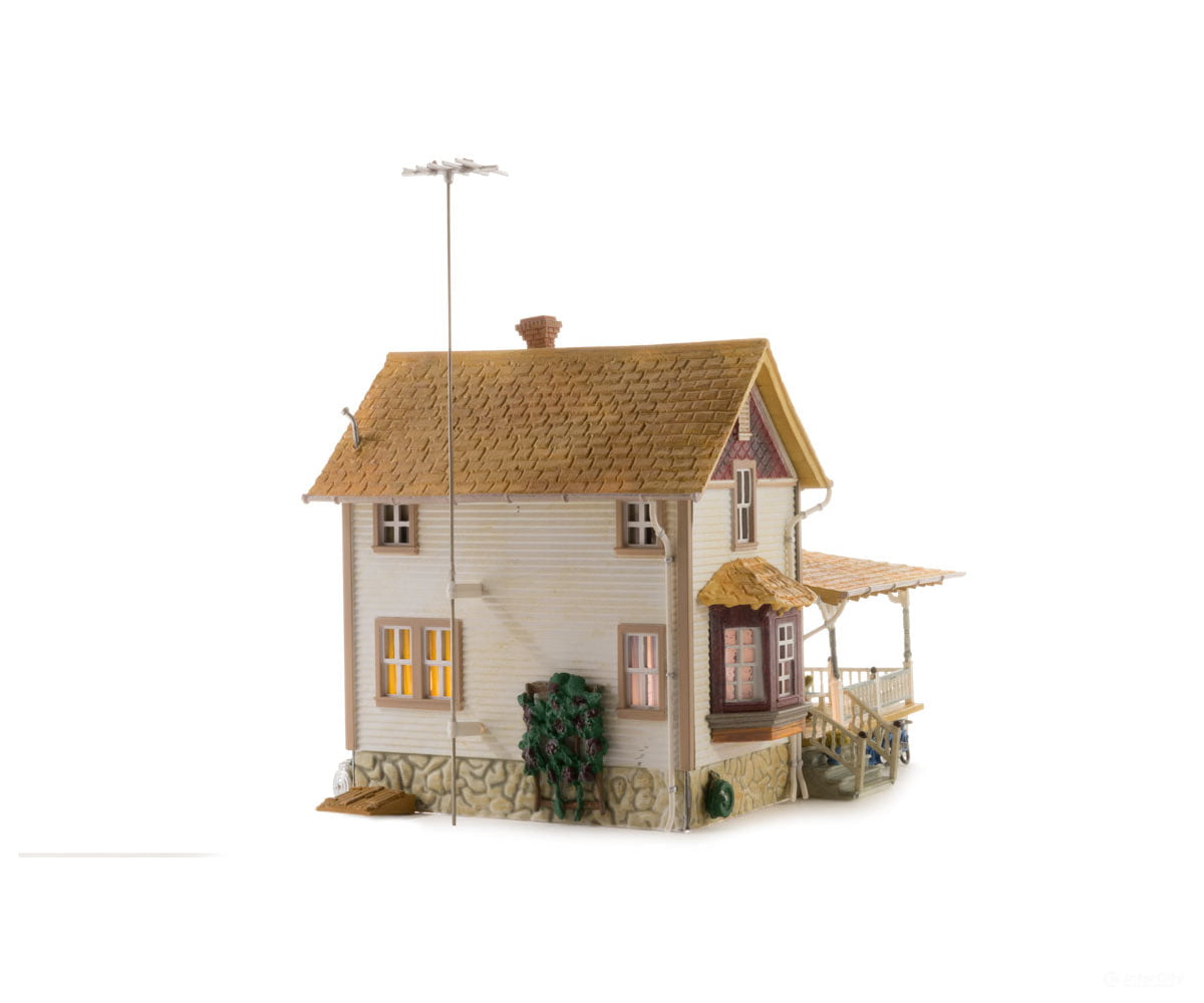 Woodland Scenics 5046 Corner Porch House (Lit) Ho Scale Structures