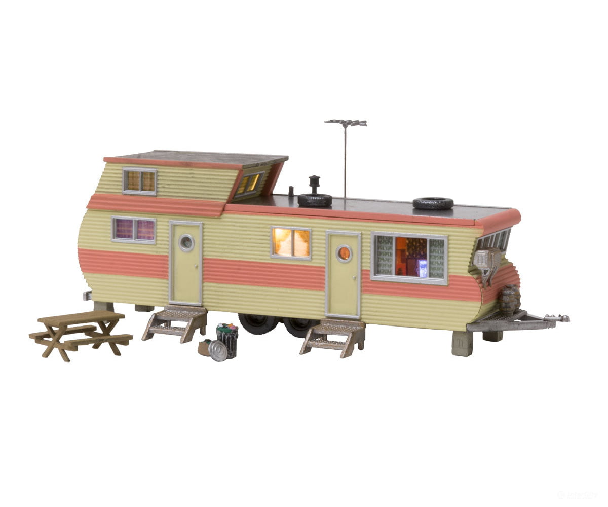 Woodland Scenics 5061 Double Decker Trailer (Lit) Ho Scale Structures