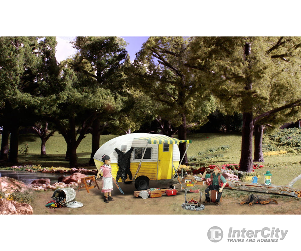 Woodland Scenics 5341 Autoscenes(R) - Assembled - - Ma & Pa’s Trailer Heaven Cars Trucks